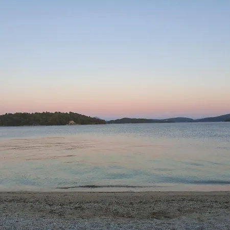 Daglas Seaside Lägenhet Nidhrion