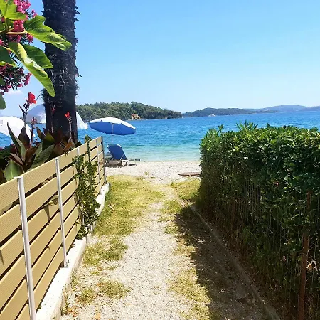 アパート Daglas Seaside ニドリ